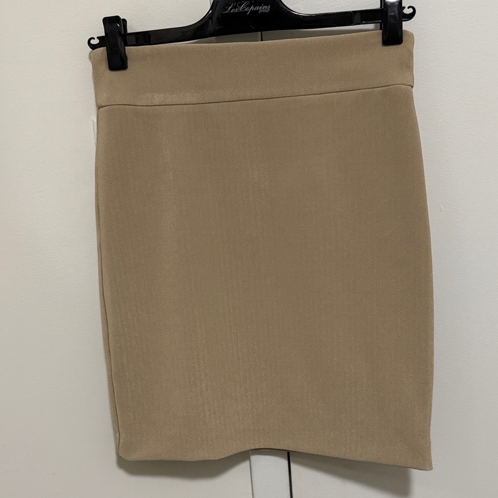 Elisa Suzanne Mini Skirt with High Waist & A Line Silhouette. Beige. Size XS.
